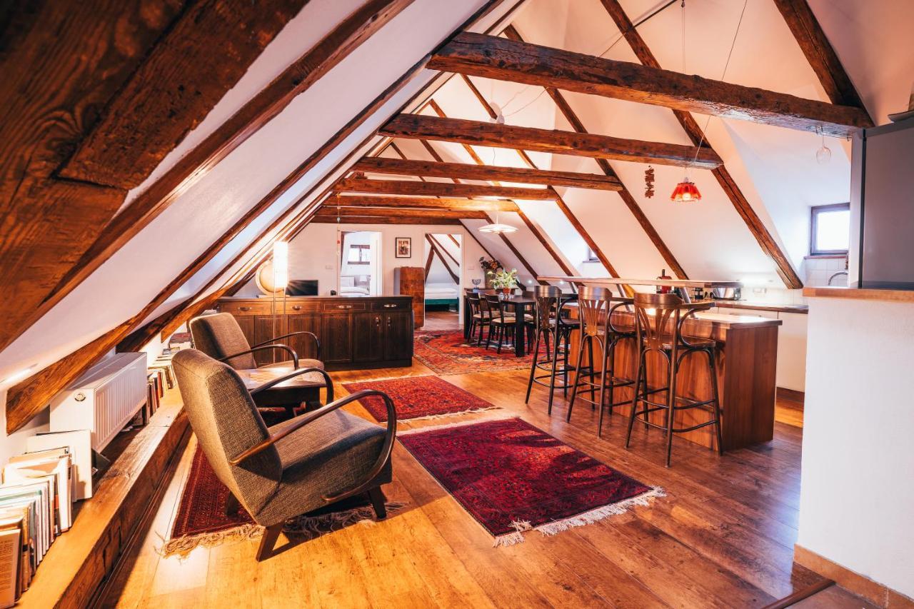 Designer Loft Apartment เชสกี้ครุมลอฟ ภายนอก รูปภาพ